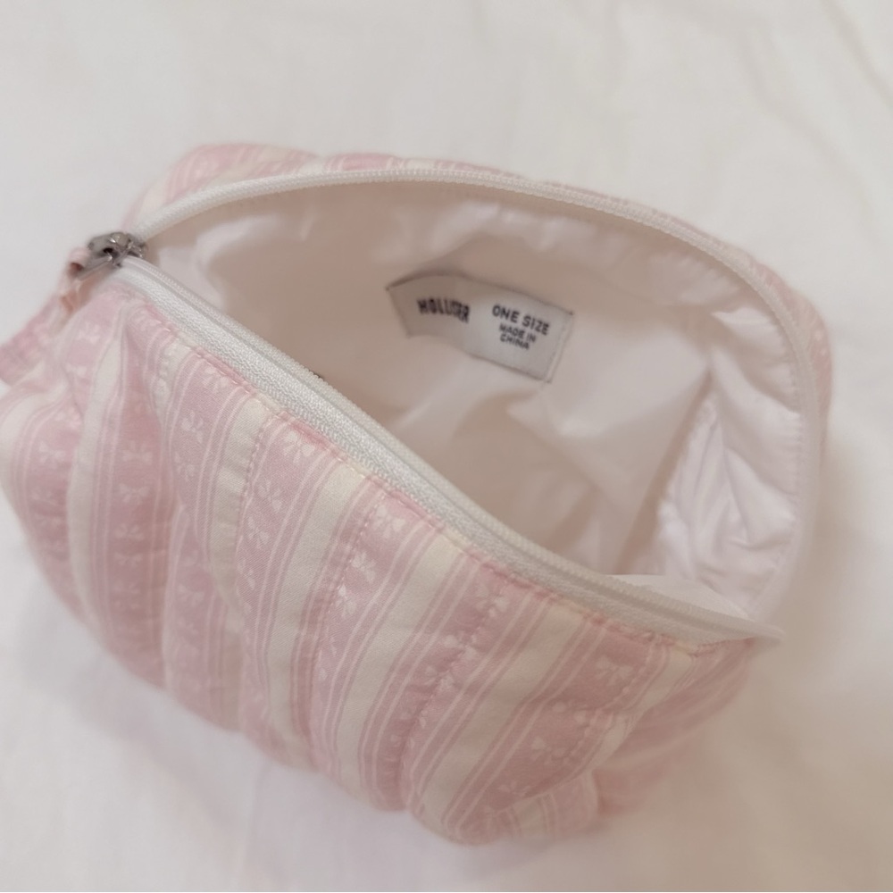 Hollister Makeup bag - Picture 3 of 3